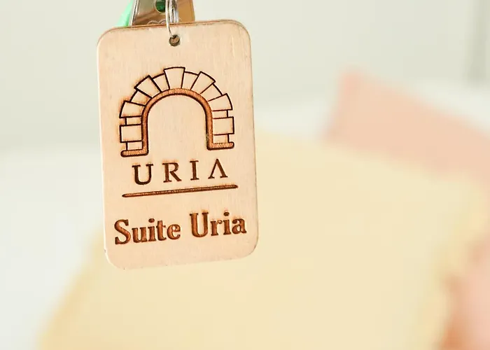 Uria & 4*